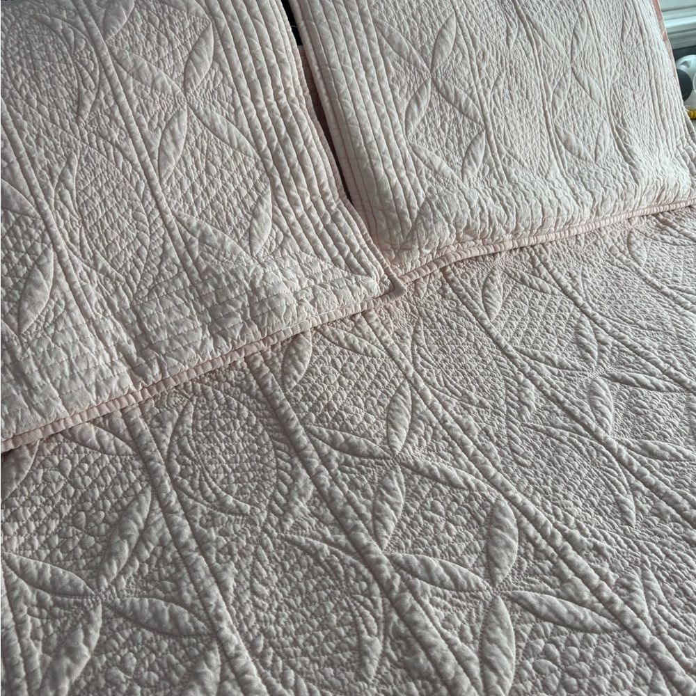 Pottery Barn Light Pink Queen Quilt With Matching Shams - Picture 7 of 10